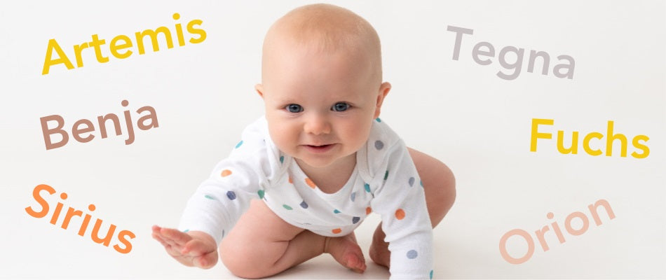 A smiling baby crawls towards the camera, surrounded by names like "Artemis," "Benja," "Sirius," "Tegna," "Fuchs," and "Orion."